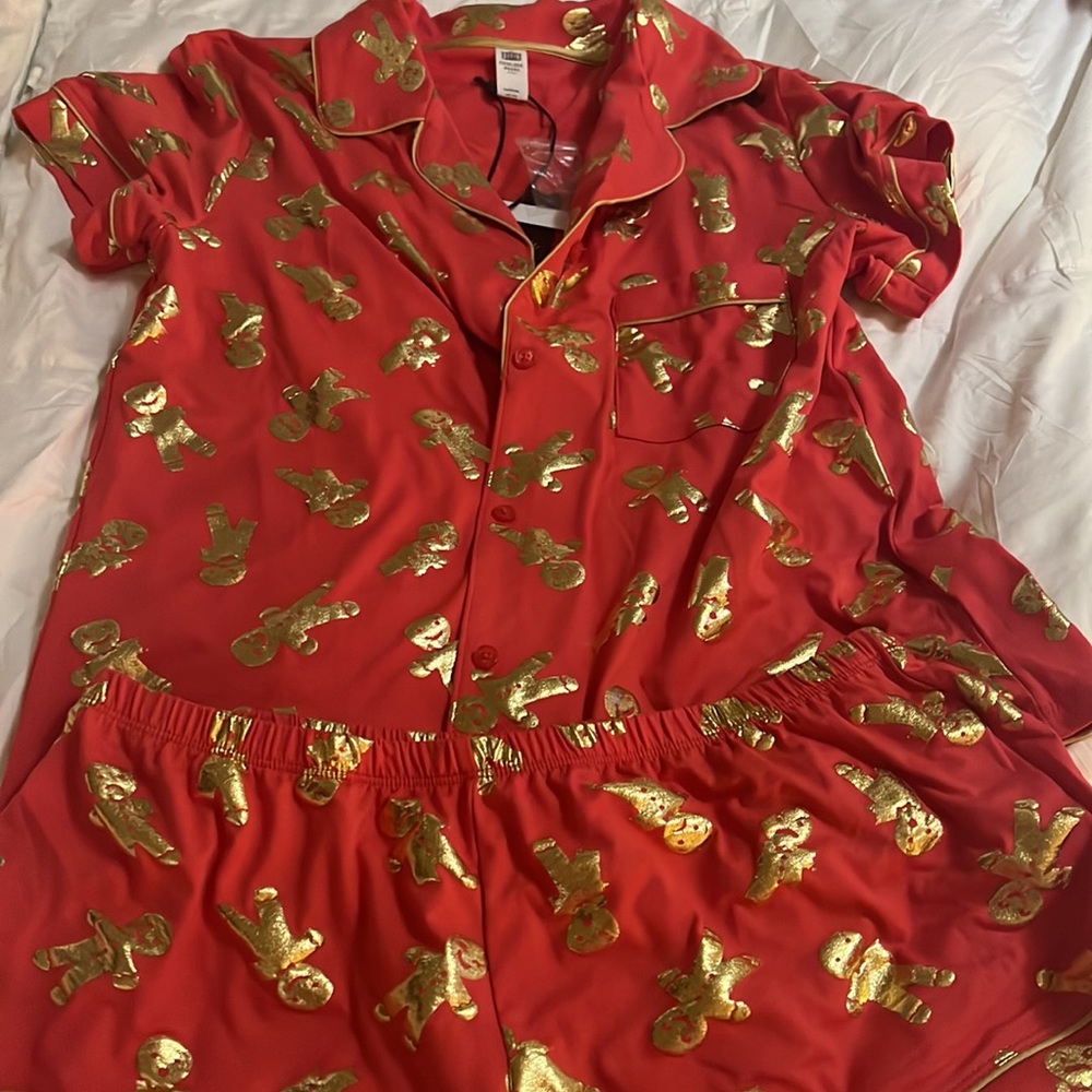Chelsea Peers Christmas Pajamas Set